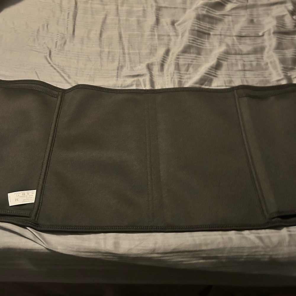 Waist shaper size medium equipped with adjustable hooks and a zipper.